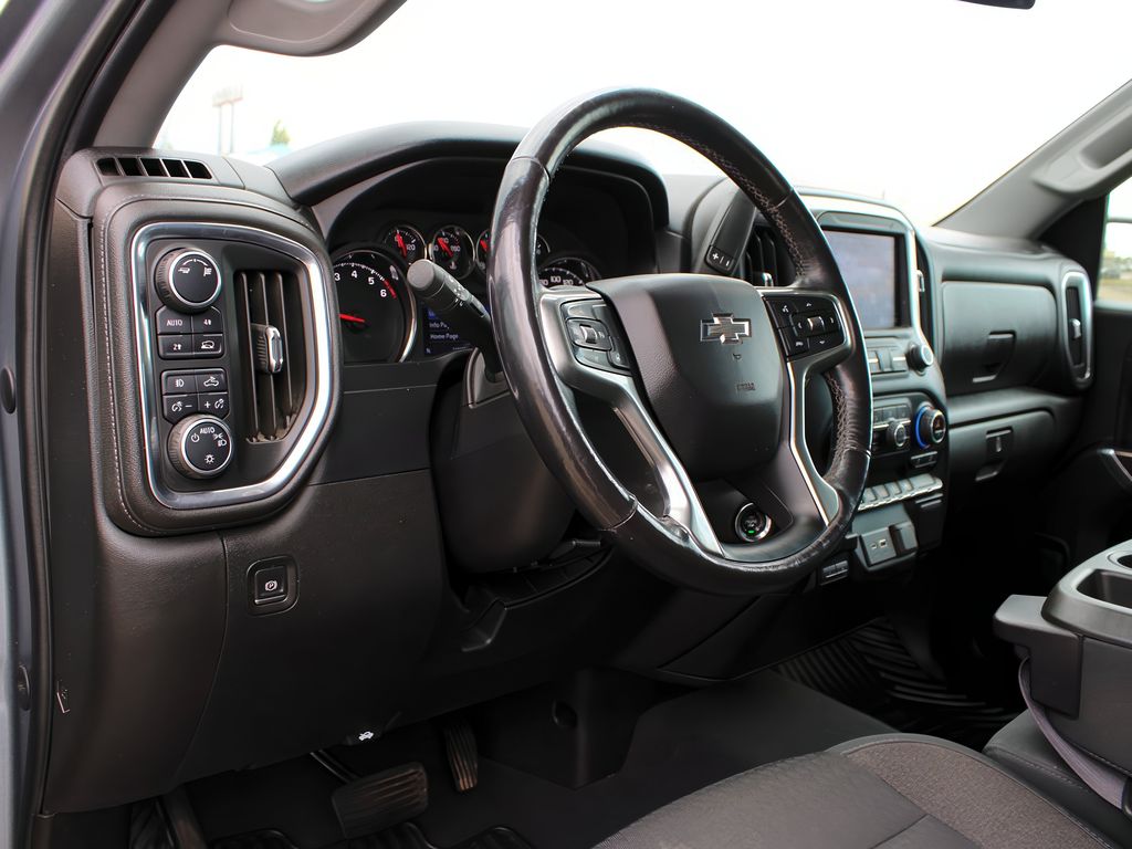 2019 Chevrolet Silverado 1500 RST photo 14