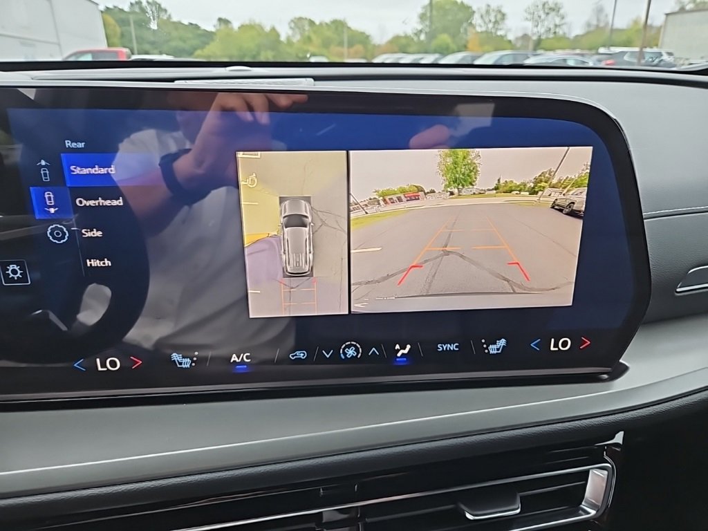 2025 Chevrolet Traverse photo 16