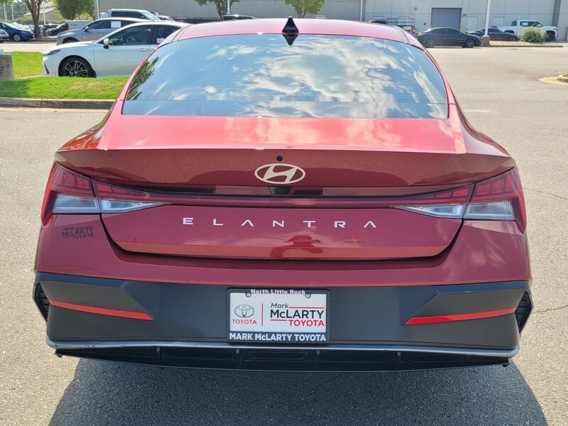 2024 Hyundai Elantra SEL photo 10