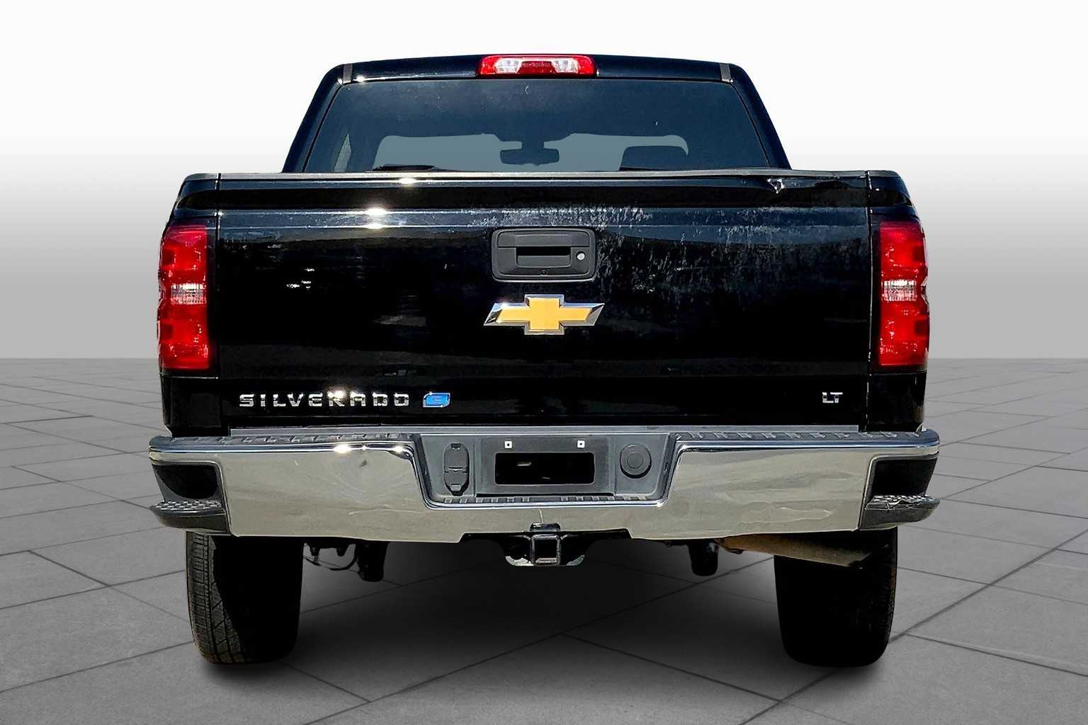 2018 Chevrolet Silverado 1500 LT photo 2