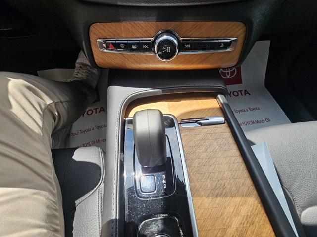 2024 Volvo XC90 B5 Plus photo 11