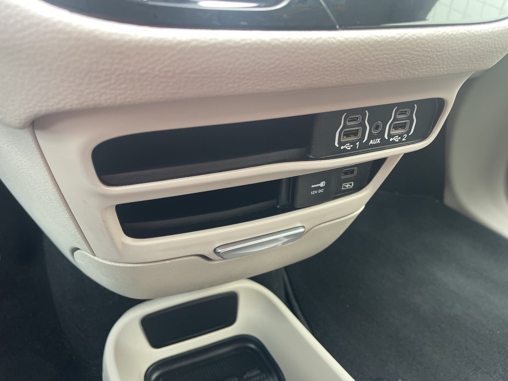 2022 Chrysler Pacifica Touring L photo 14