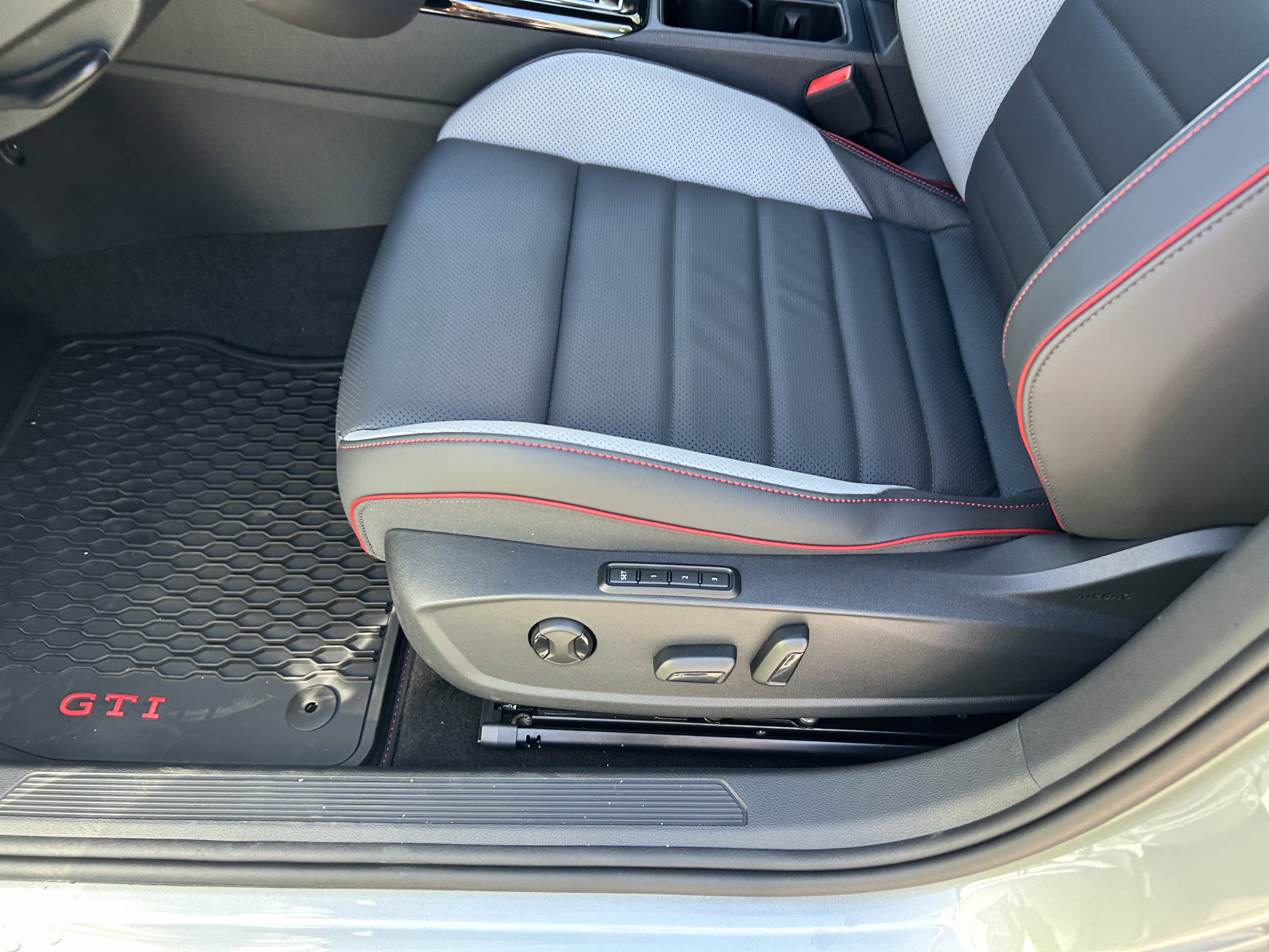 2025 Volkswagen Golf GTI Autobahn photo 4