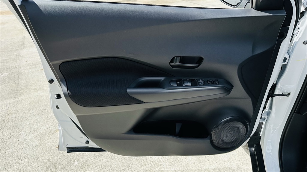 2025 Nissan Kicks Play S photo 11