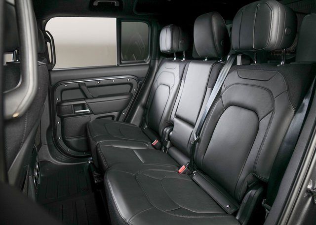 2025 Land Rover Defender 110 X photo 4