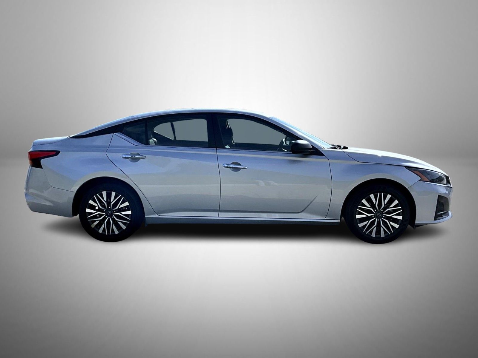 2024 Nissan Altima 2.5 SV photo 4