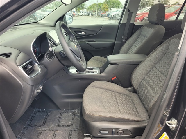 2023 Chevrolet Equinox LT photo 2