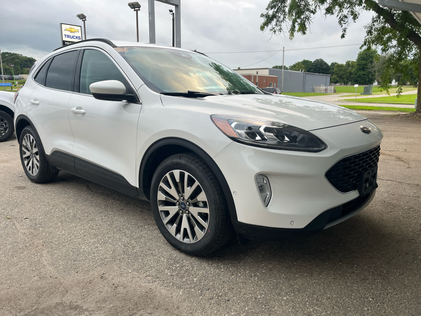2021 Ford Escape Titanium Hybrid photo 2