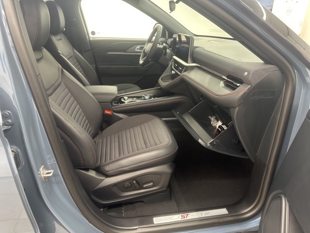 2025 Ford Explorer ST-Line photo 30
