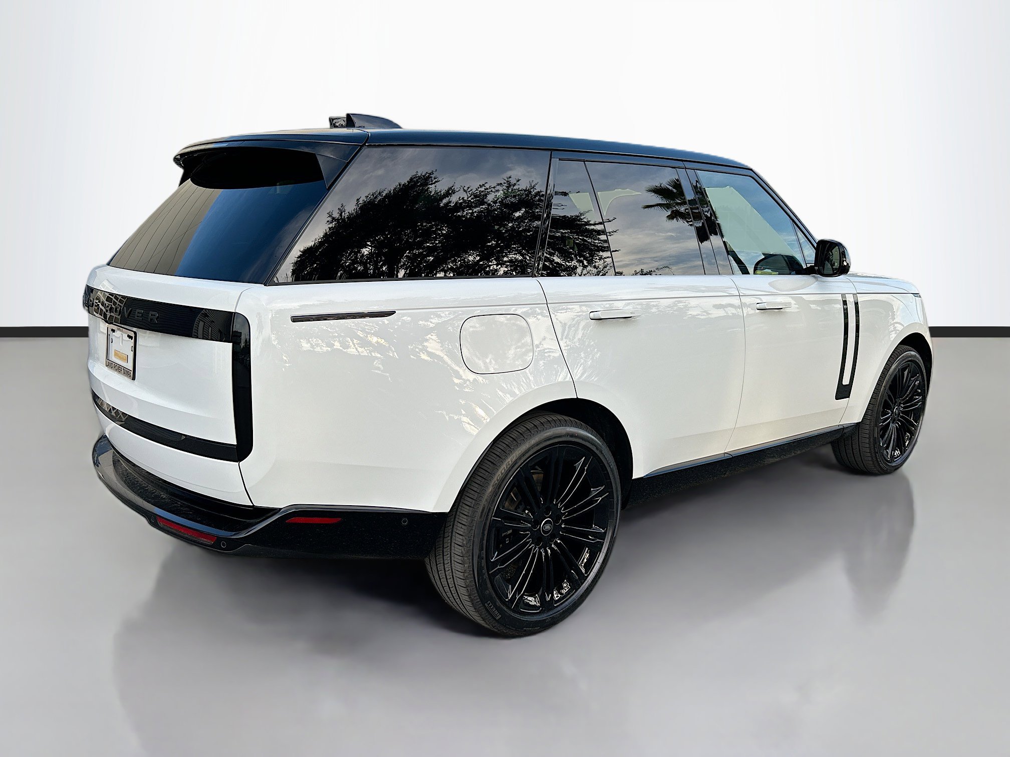 2025 Land Rover Range Rover SE photo 4