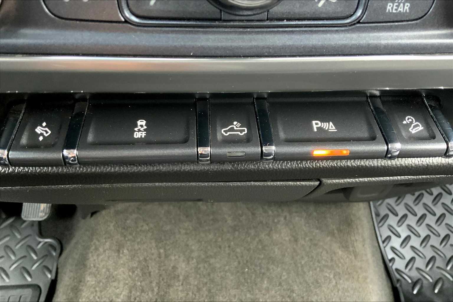 2018 Chevrolet Silverado 1500 LT photo 32
