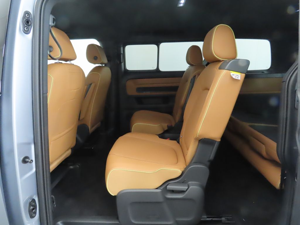 2025 Volkswagen ID. Buzz Pro Plus photo 18