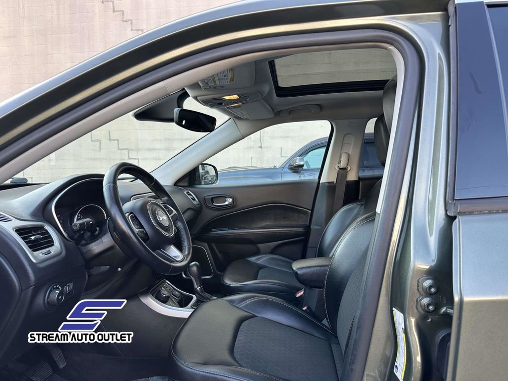 2018 Jeep Compass Latitude photo 14