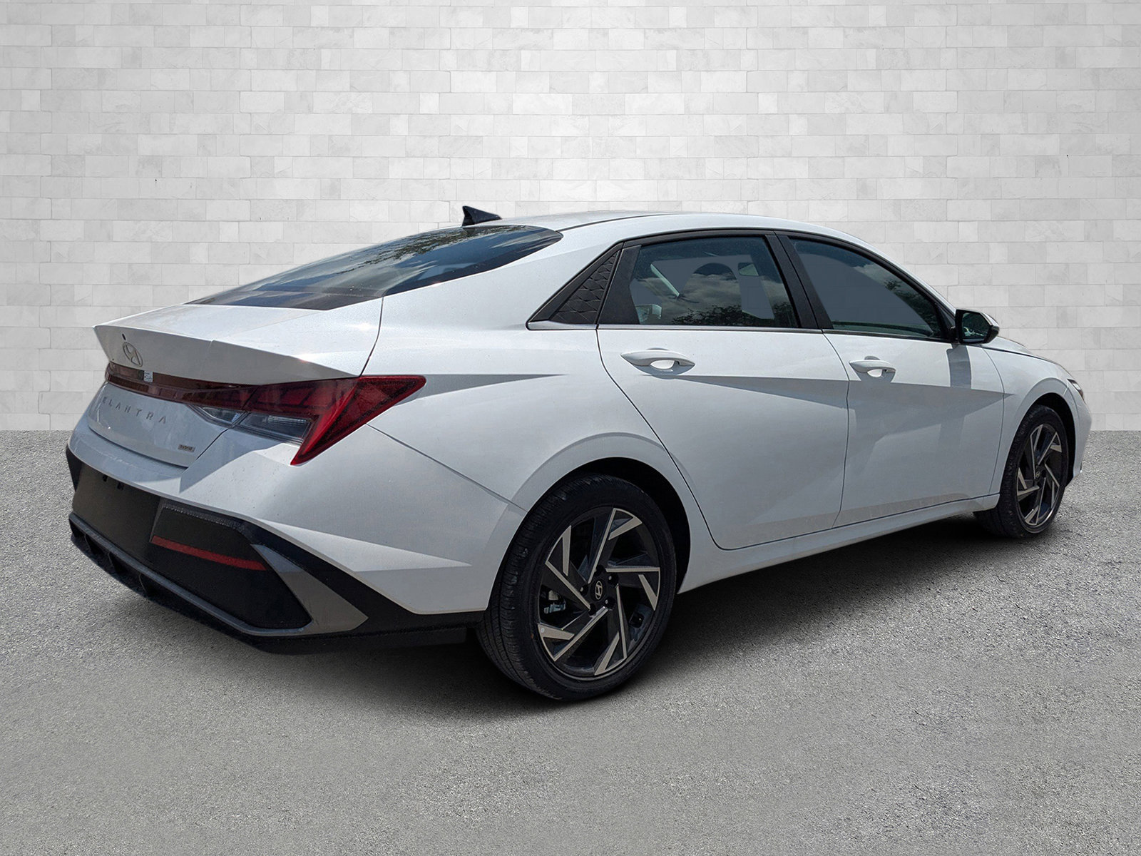 2025 Hyundai Elantra Hybrid Limited photo 2