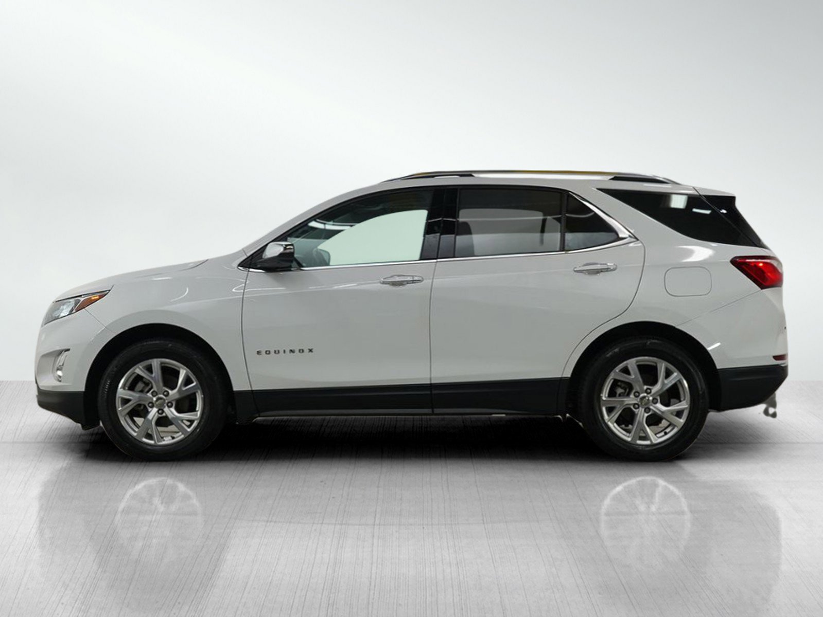 Used 2021 Chevrolet Equinox Premier with VIN 3GNAXXEV6MS173850 for sale in White Bear Lake, Minnesota