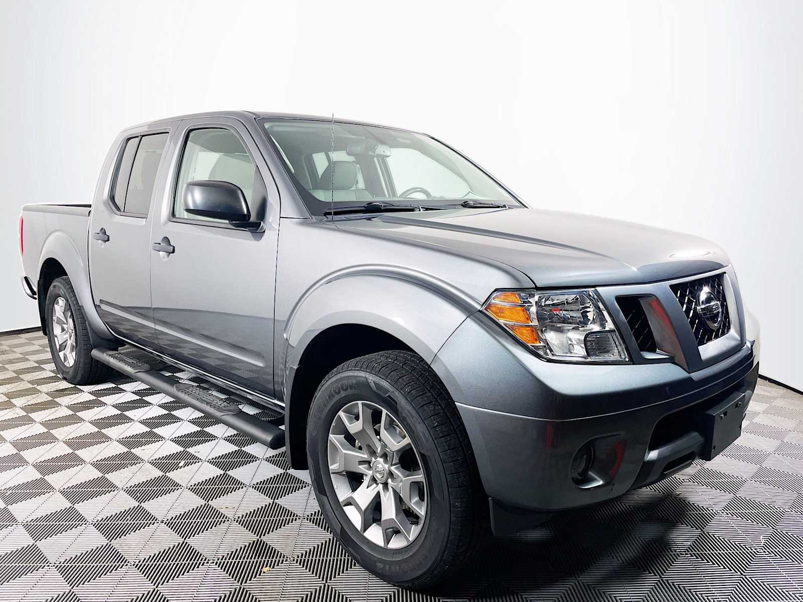 2021 Nissan Frontier SV photo 2