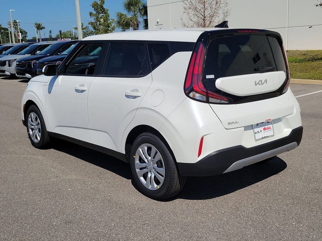 2025 Kia Soul LX S photo 5