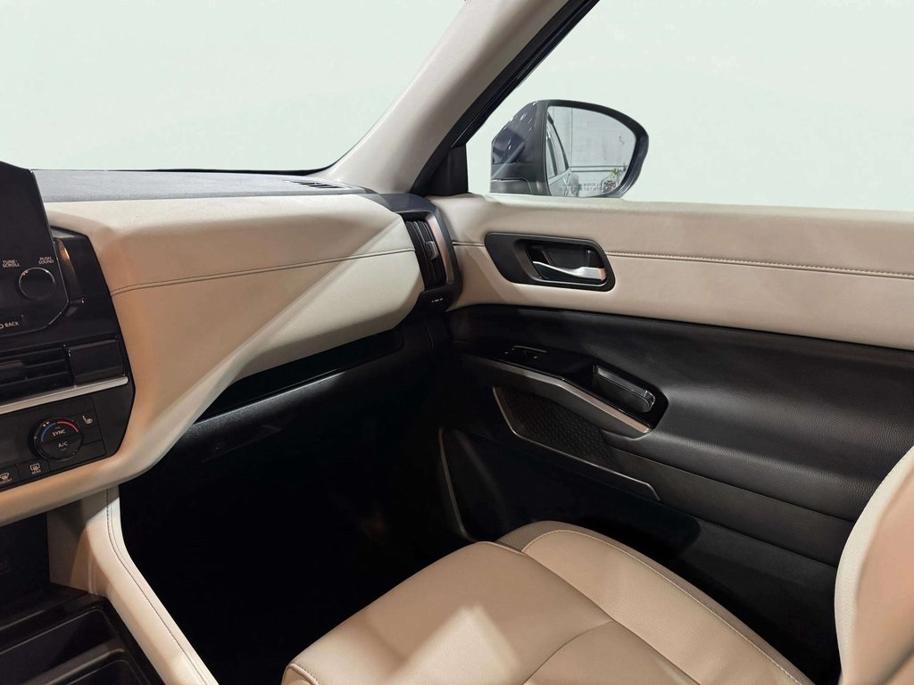 2023 Nissan Pathfinder SL photo 11