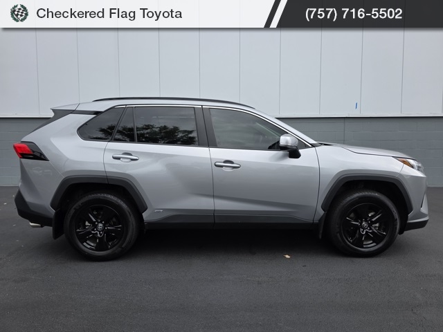 2024 Toyota RAV4 Hybrid XLE photo 4