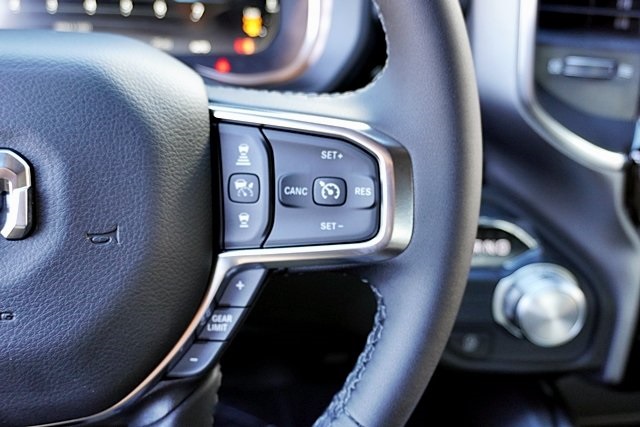 New 2026 Diamond Black Crystal Pearl-Coat Exterior Paint RAM Laramie image 41