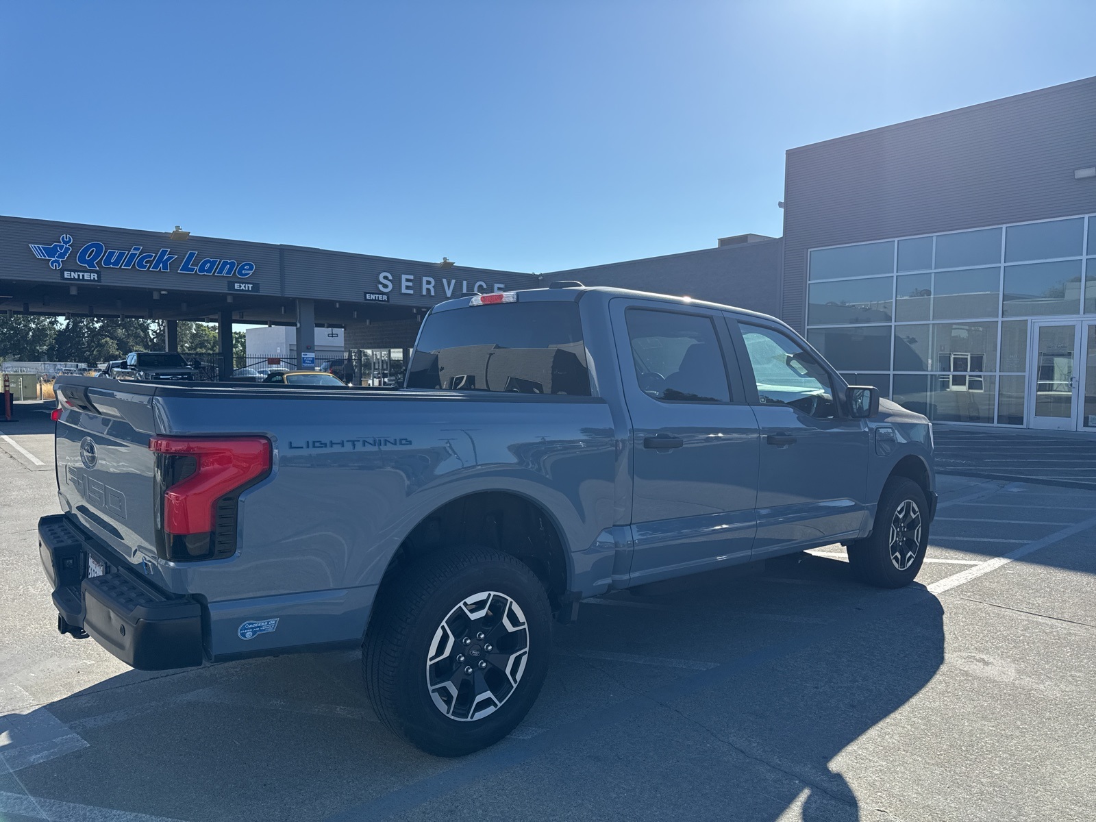 2023 Ford F-150 Lightning photo 3