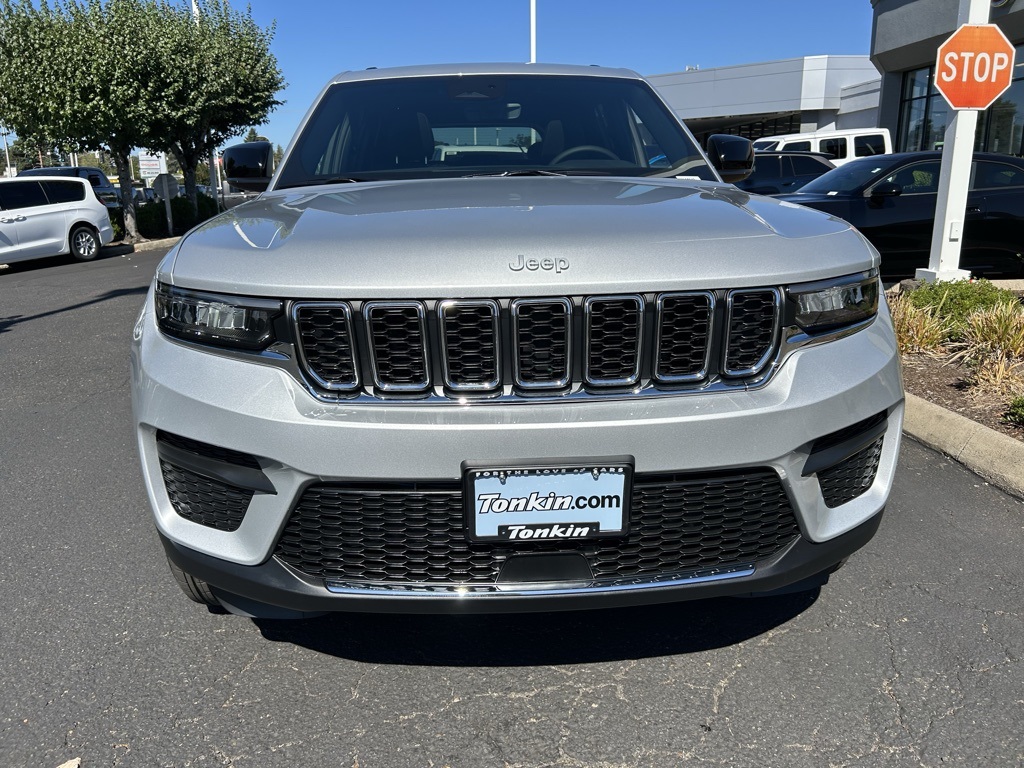 2025 Jeep Grand Cherokee Laredo X photo 3