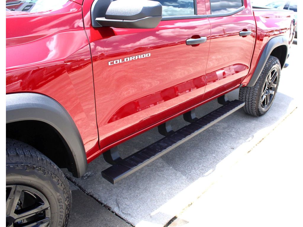 2024 Chevrolet Colorado Trail Boss photo 2