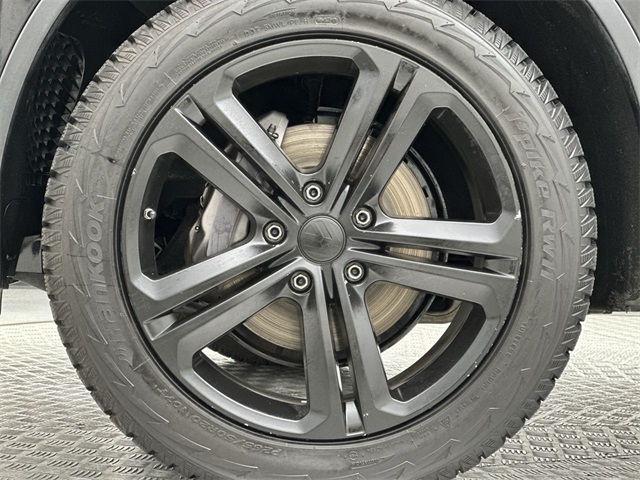 2014 Volkswagen Touareg V6 TDI photo 2