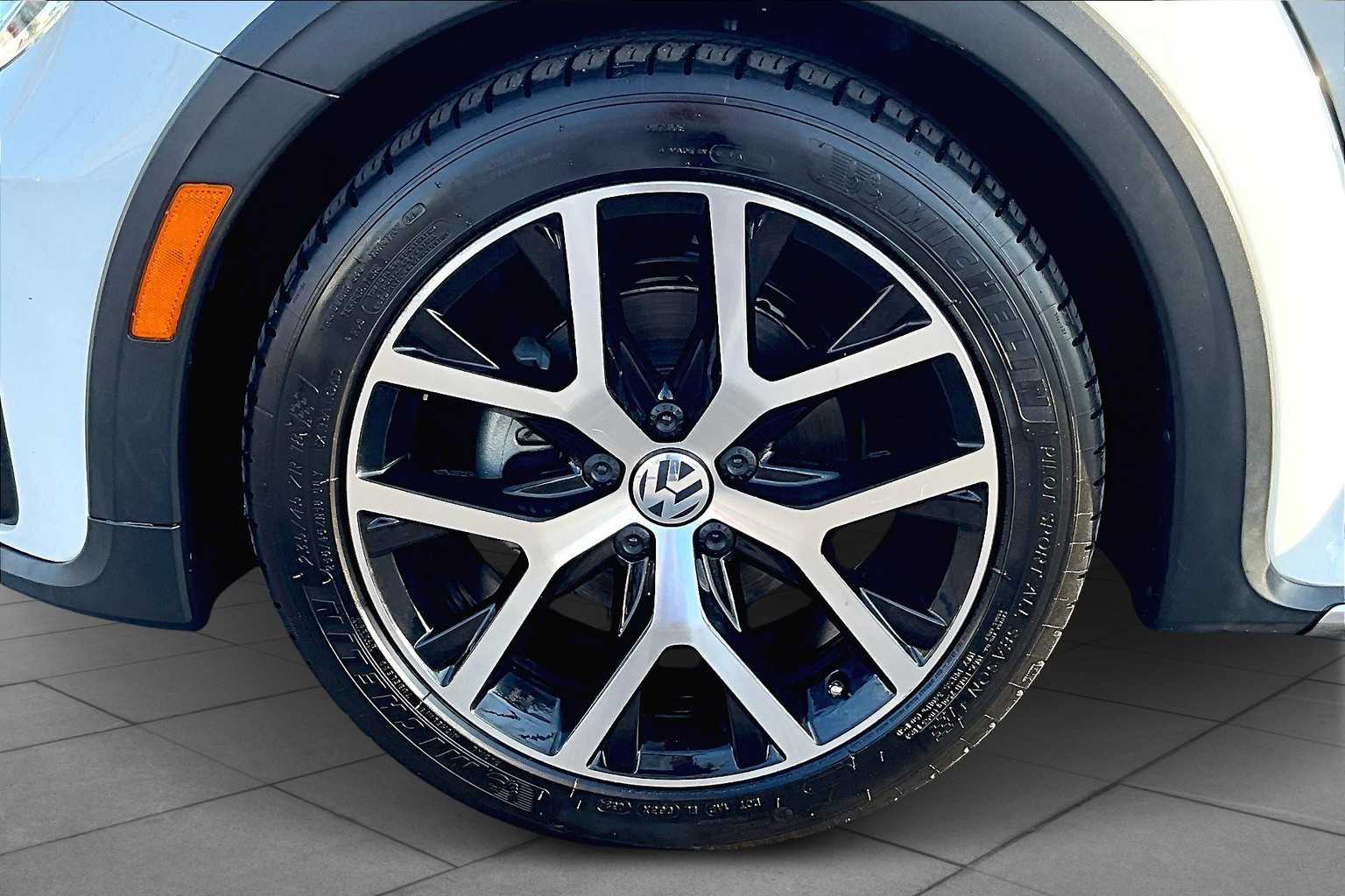 2018 Volkswagen Beetle Dune photo 9
