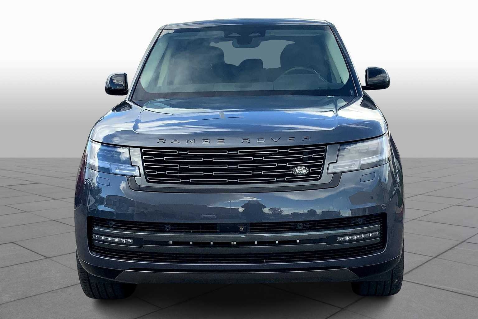 2024 Land Rover Range Rover SE photo 3