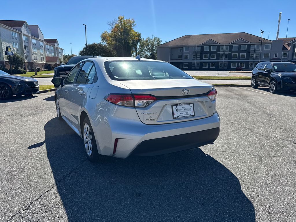 2025 Toyota Corolla LE photo 3