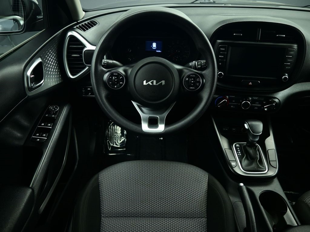 2022 Kia Soul LX photo 2