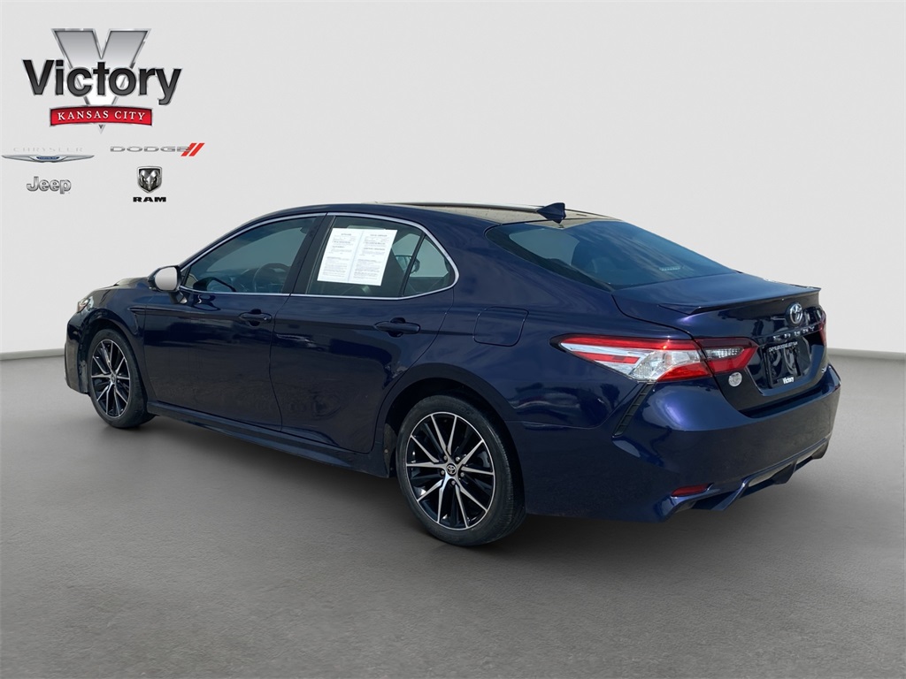 2022 Toyota Camry SE photo 5