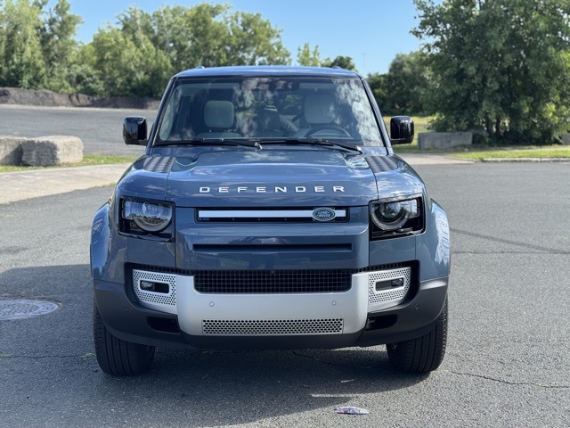 2025 Land Rover Defender 110 S photo 7