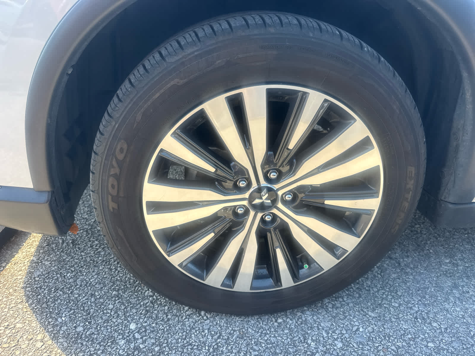 2020 Mitsubishi Outlander SEL photo 2