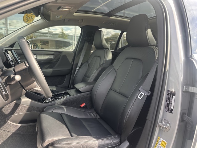 2023 Volvo XC40 Plus photo 12