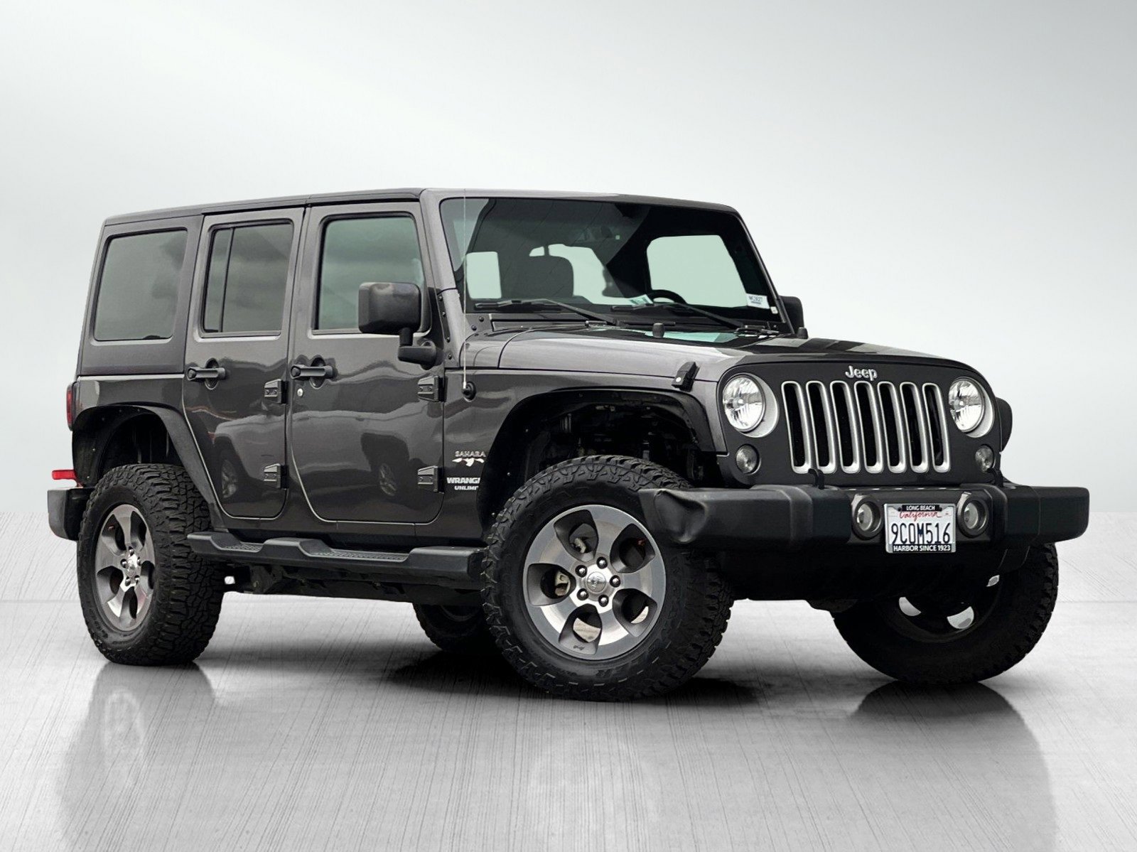 2016 Jeep Wrangler Unlimited Sahara photo 2