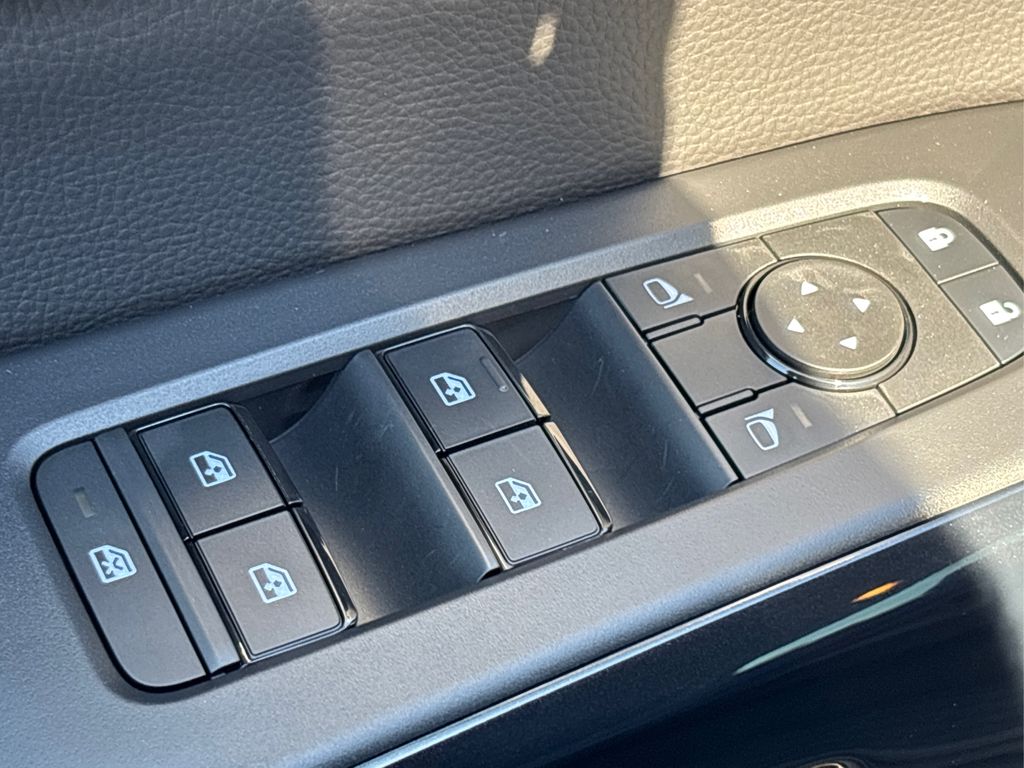 2025 Nissan Pathfinder SV photo 18