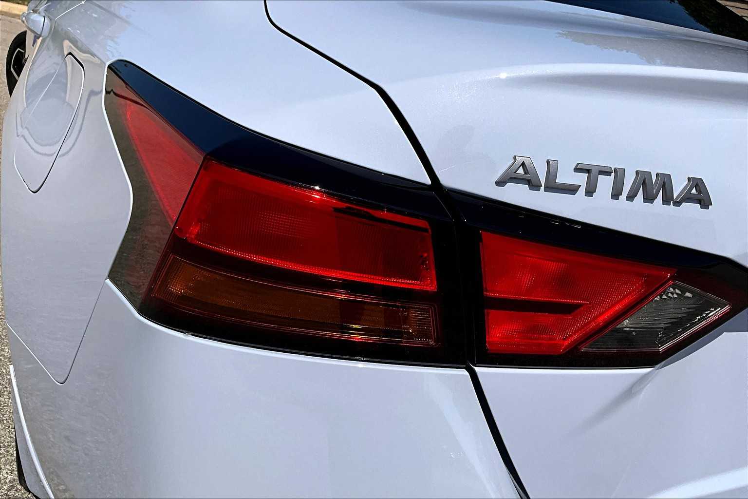 2025 Nissan Altima 2.5 SR photo 11