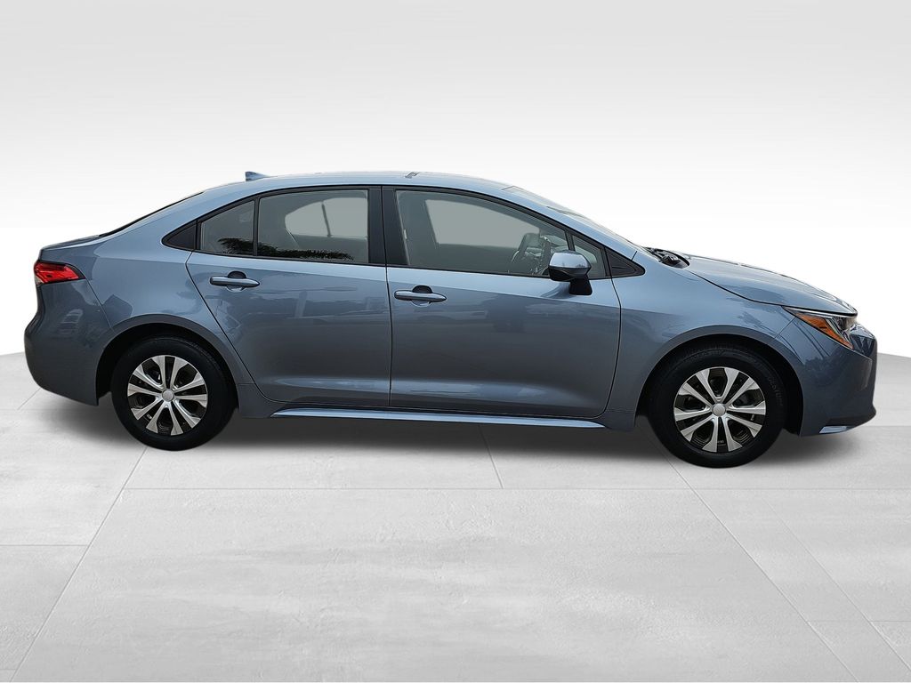 2022 Toyota Corolla Hybrid LE photo 2