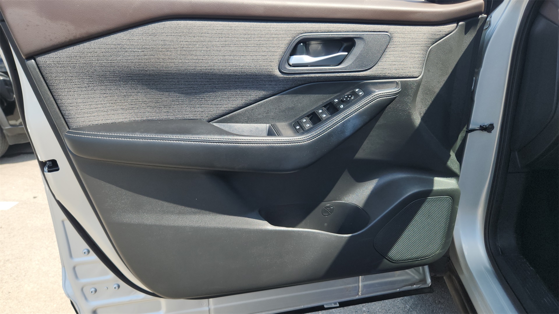 2023 Nissan Rogue SV photo 14