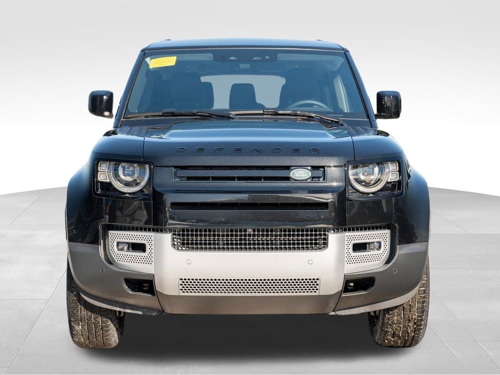 2025 Land Rover Defender 130 S photo 2