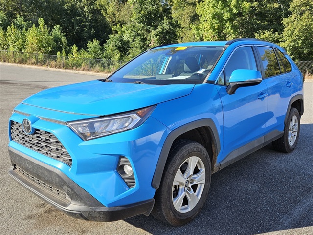 2020 Toyota RAV4 XLE photo 3