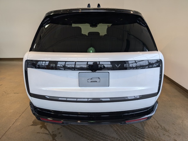 2025 Land Rover Range Rover SE photo 4