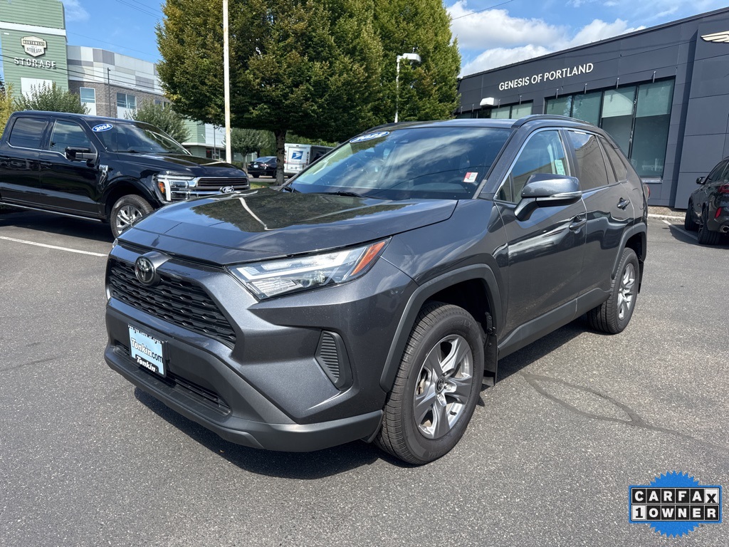 2022 Toyota RAV4 XLE photo 3