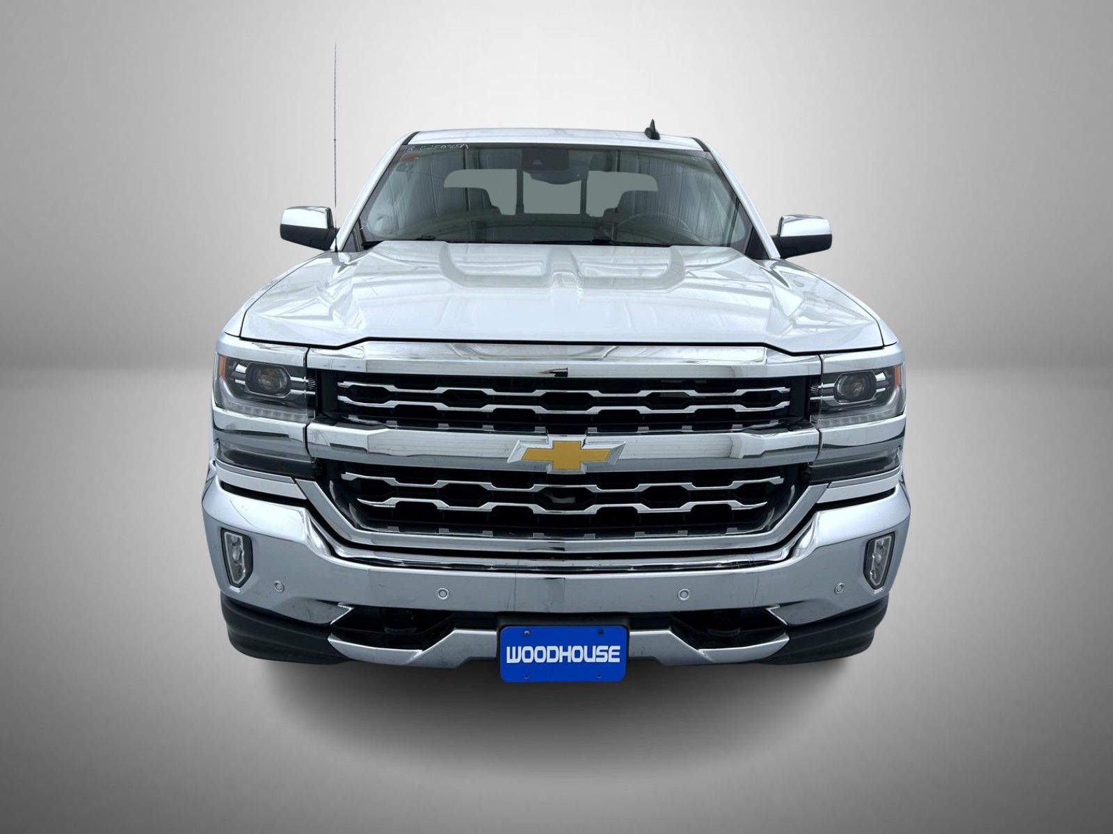 2018 Chevrolet Silverado 1500 LTZ photo 2