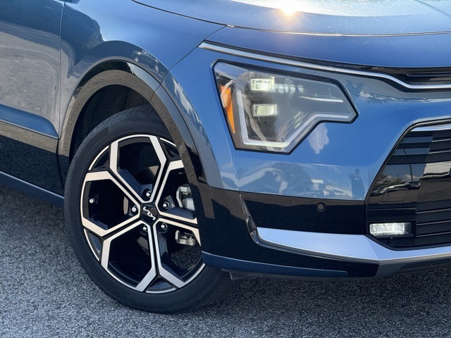 2023 Kia Niro SX Touring photo 2