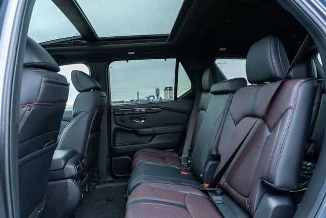 2025 Honda Pilot Black Edition photo 15