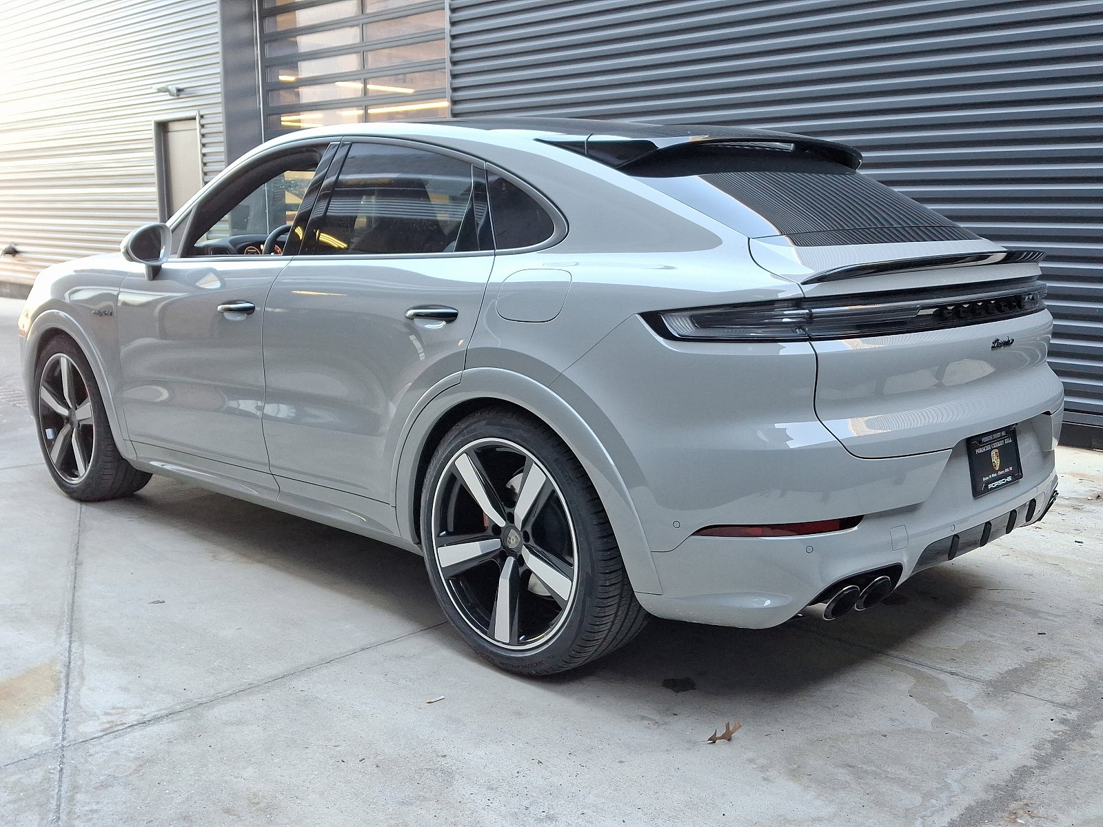 2025 Porsche Cayenne E-Hybrid Turbo photo 3