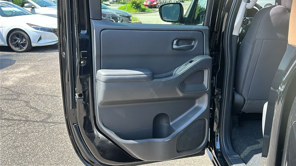2025 Nissan Frontier S photo 21